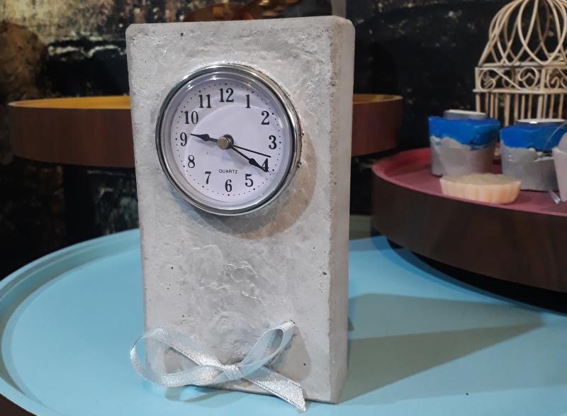 Concrete Table Clock